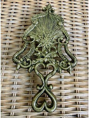 Vintage 40s Cast Brass Tivet Starburst Heart Handle Footed